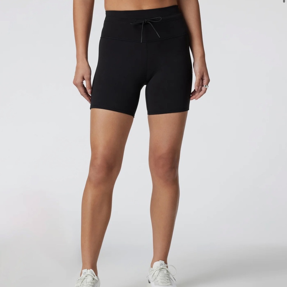 Vuori Daily Black Shorts